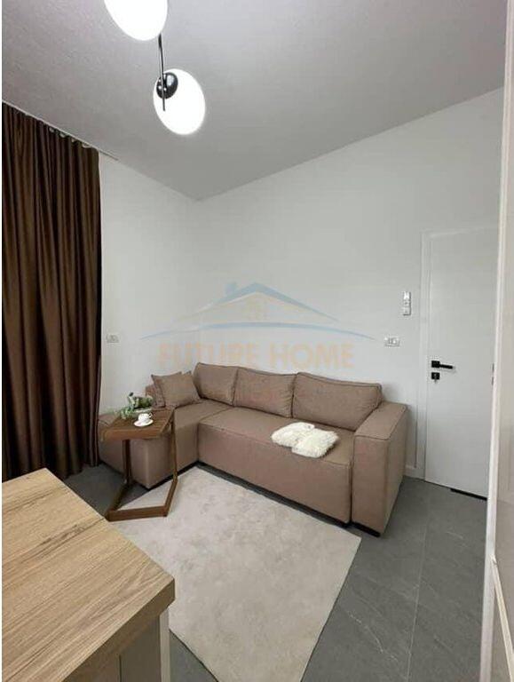 Vile 3 kateshe per shitje, Shkembi i Kavajes, Golem