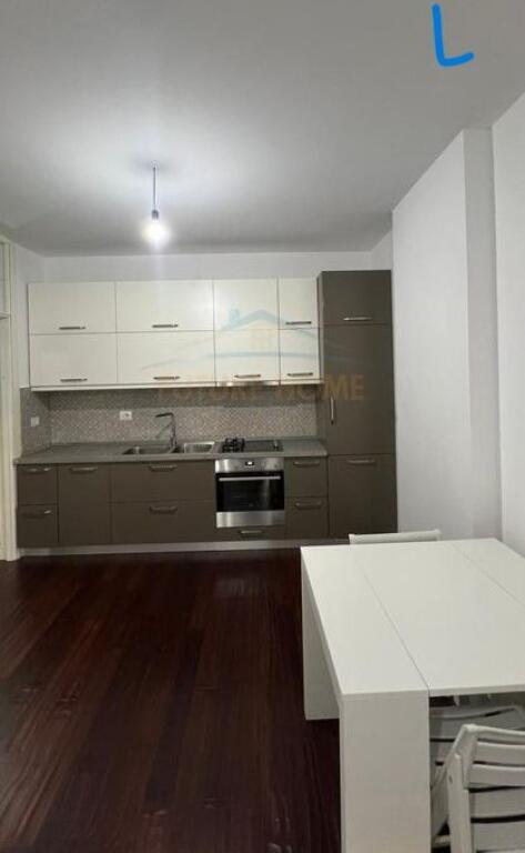 Shitet, Apartament 1+1, Fresku, Tiranë