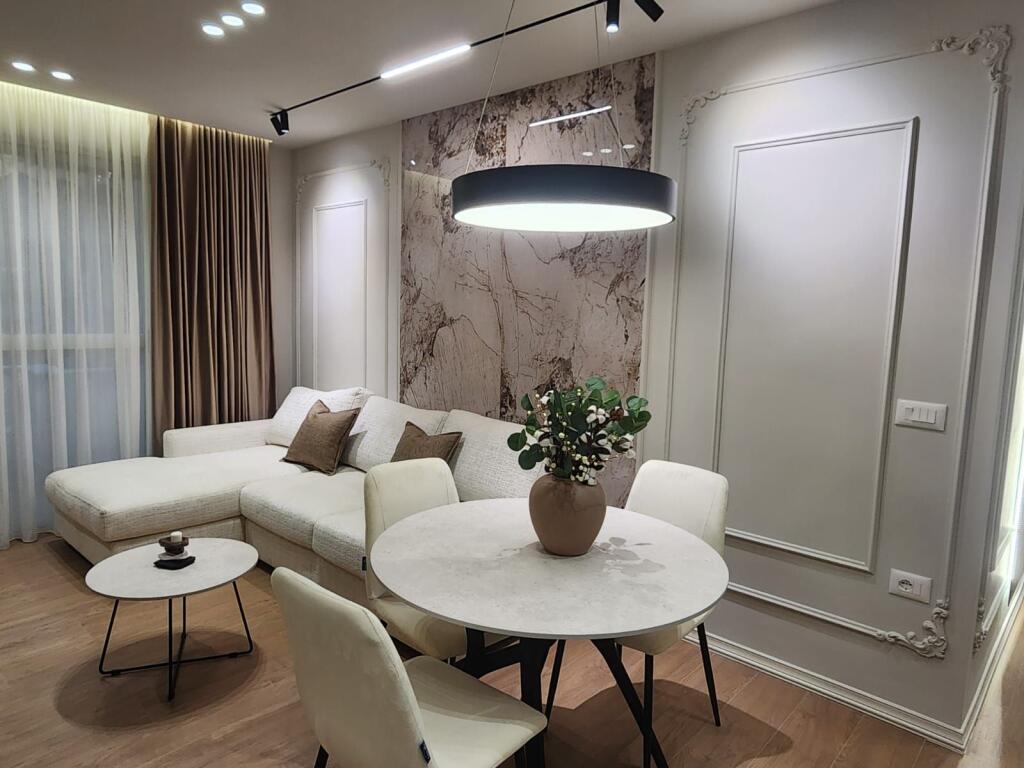 Shitet Apartament 2+1