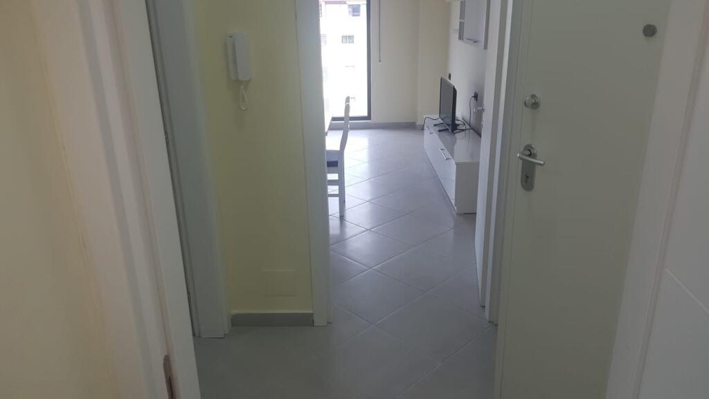 🏠 Appartamento 1+1 in Affitto sopra la Farmacia 10, Tirana