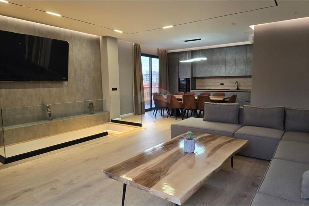 Qira/ Super penthouse+verande+post parkimi, 5 Maji