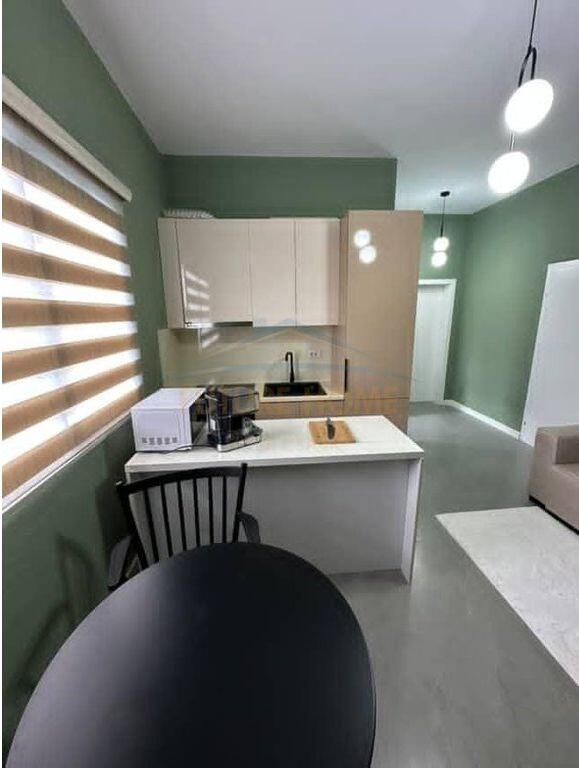 Vile 3 kateshe per shitje, Shkembi i Kavajes, Golem