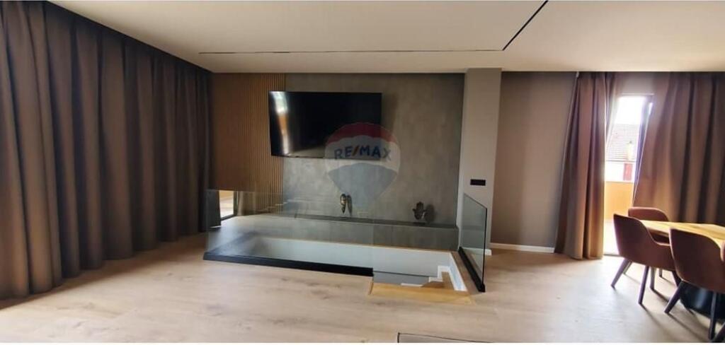 Qira/ Super penthouse+verande+post parkimi, 5 Maji