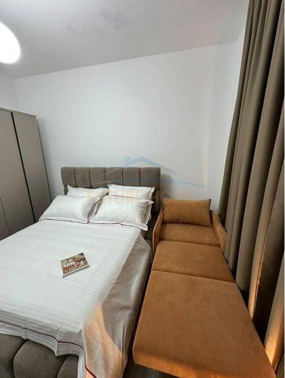 Vile 3 kateshe per shitje, Shkembi i Kavajes, Golem