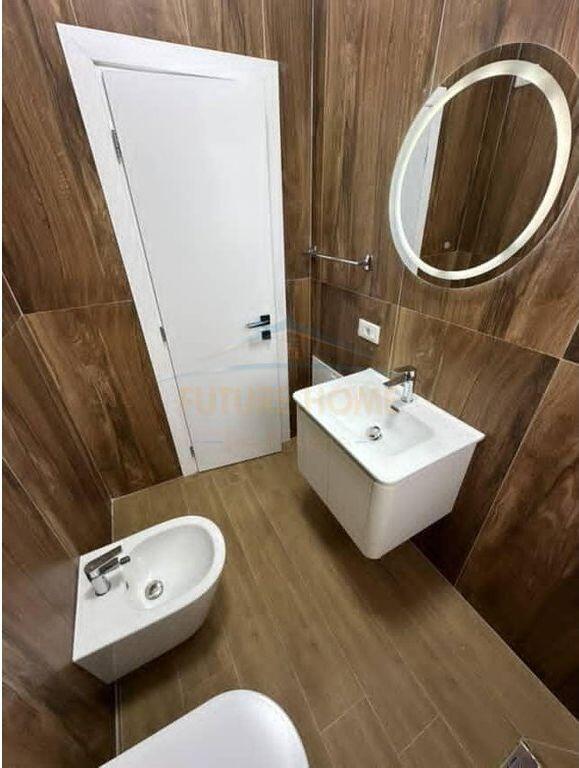 Vile 3 kateshe per shitje, Shkembi i Kavajes, Golem