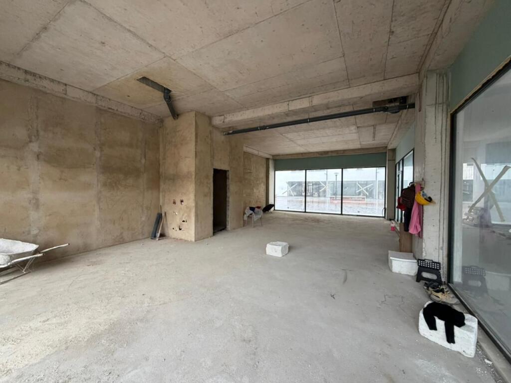 Locale commerciale in affitto presso Univers City vicino a QTU.