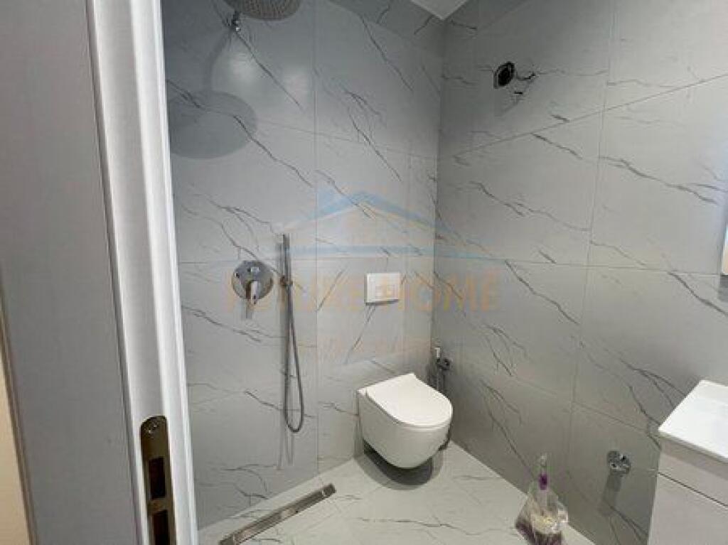 In vendita, Appartamento 1+1, Comune di Parigi, Tirana