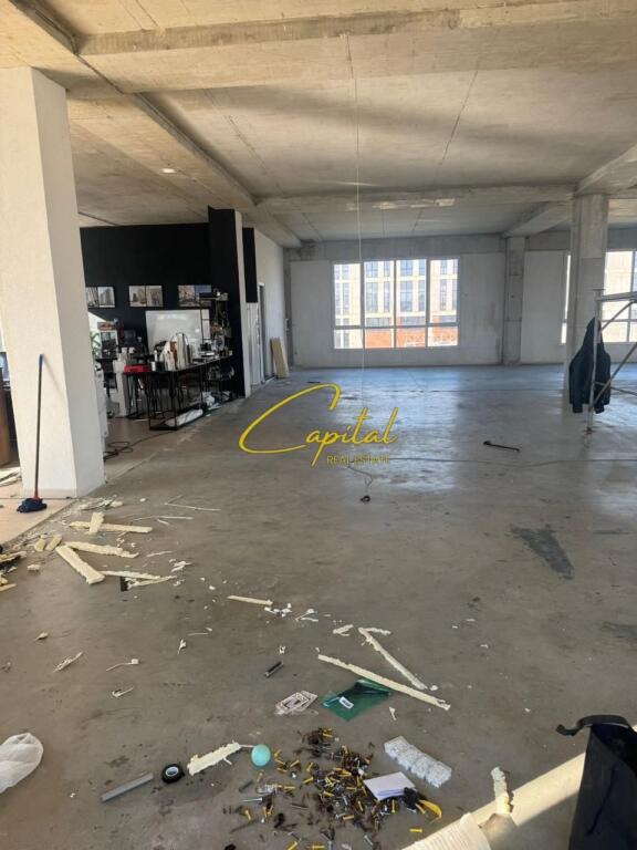 MAGAZINE ME QERA 2.900 M2 KASHAR 13.000 EURO