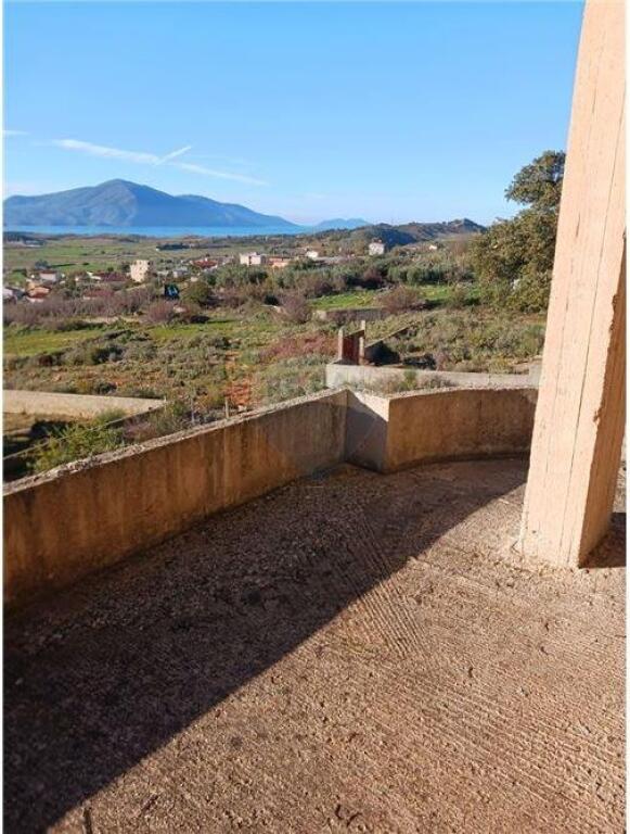 Vilë 3-Katëshe (Karabina) në Shitje, Tragjas, Vlorë