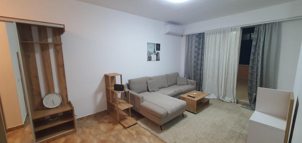 Jepet me qera apartament 1+1 tek Komuna e Parisit