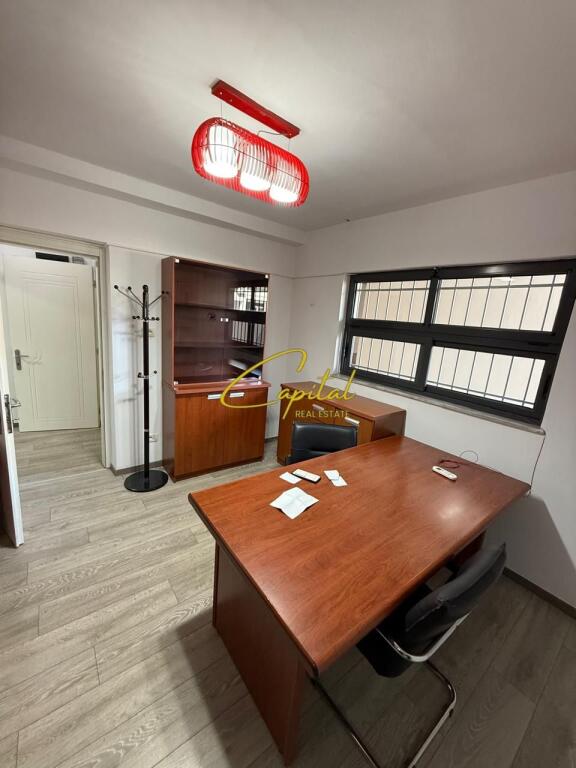 UFFICIO IN AFFITTO 16 M2 CENTRO 35.000 LEKE