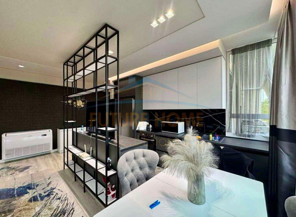 Shitet , Apartament 2+1 Komuna e Parisit , Tirane