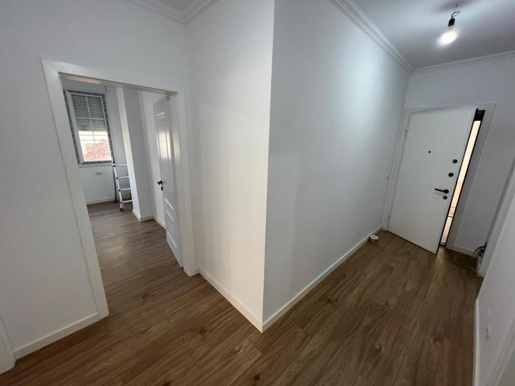 📣 SHITET Apartament 2+1 Me Depo Dhe Ballkon 📍 Prane Qendres 🛣️ Rruga e "Bogdaneve" ✨ 💶 Cmimi 255.000 Euro