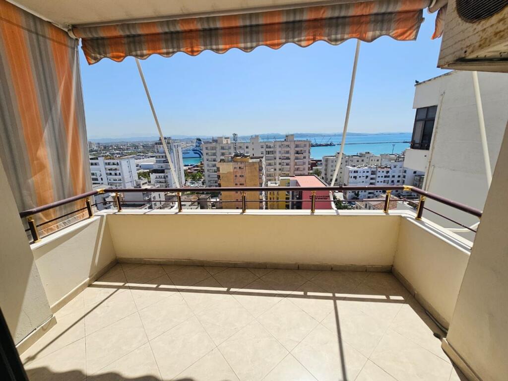 JEPET ME QERA APARTAMENT 2+1 PRANE POLIKLINIKES DURRES