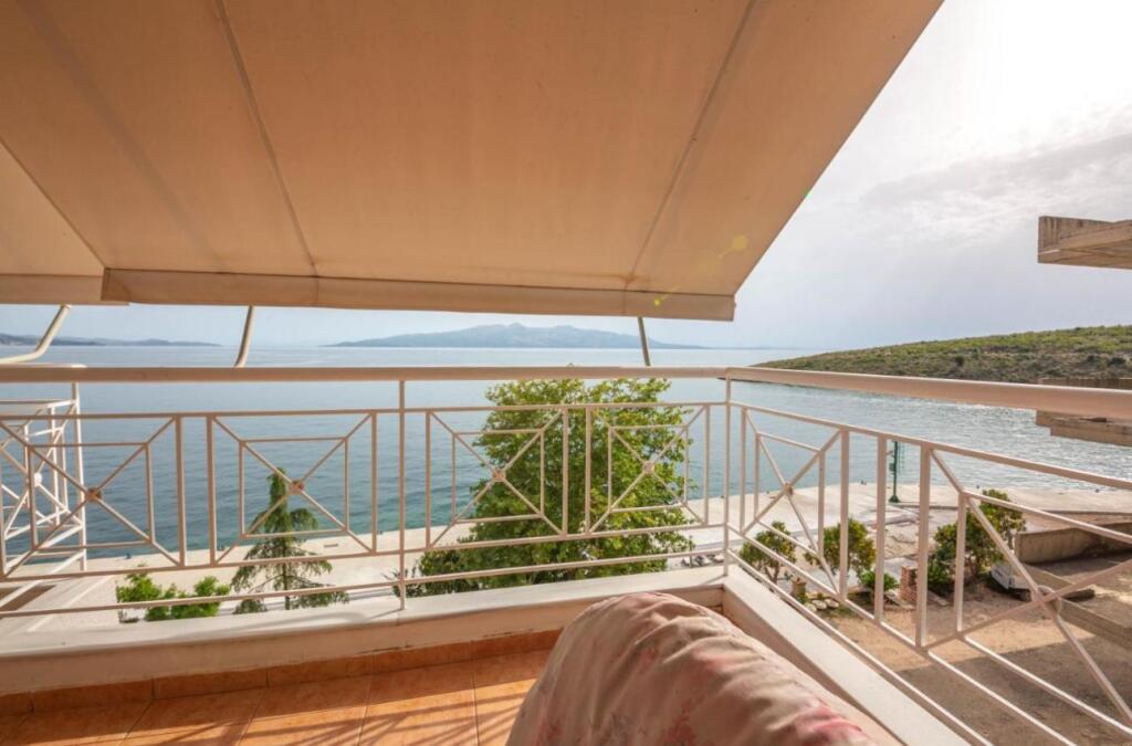 SHITET HOTEL BUZE DETIT SARANDE