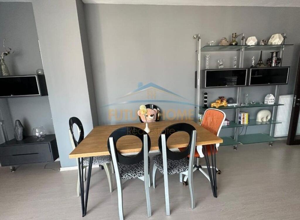Apartment for rent 2+1+2 in the Commune of Paris, Tirana