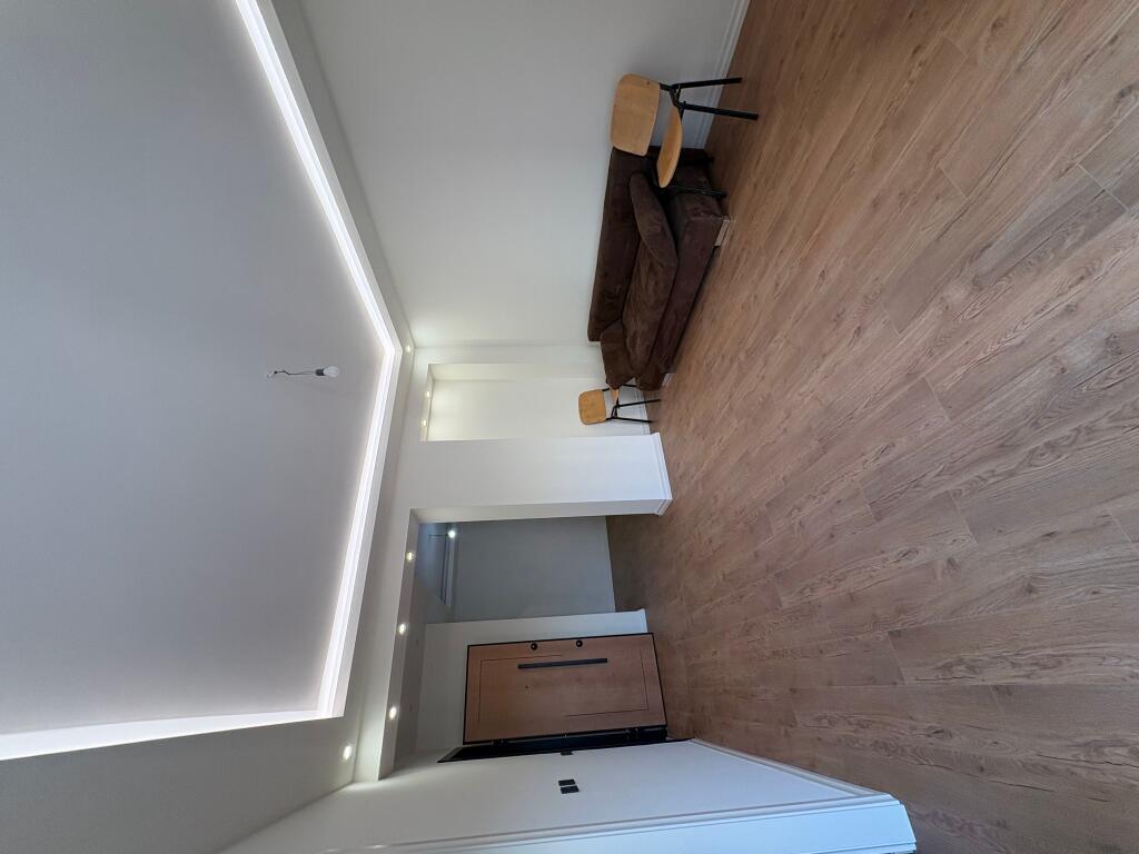 Shitet apartament 1+1 Yzberisht prane kompleksit Fratari