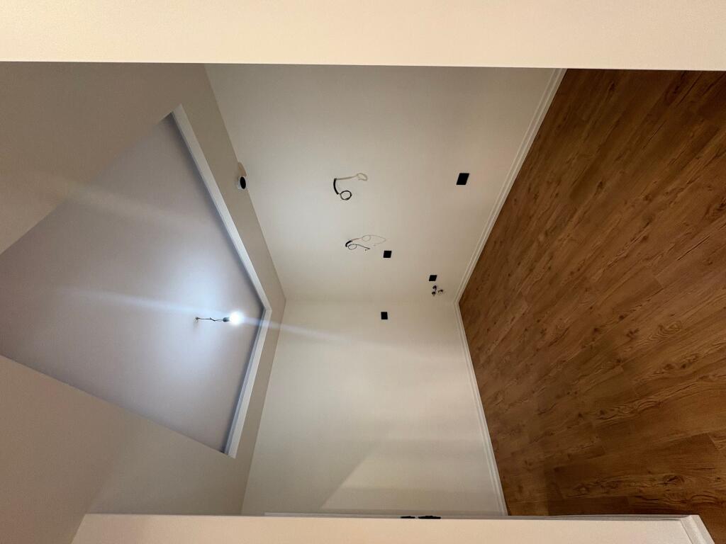 Shitet apartament 1+1 Yzberisht prane kompleksit Fratari