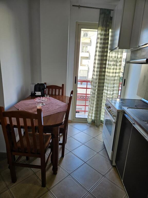 Jepet me qera apartament 1+1 te Kodra e Diellit!