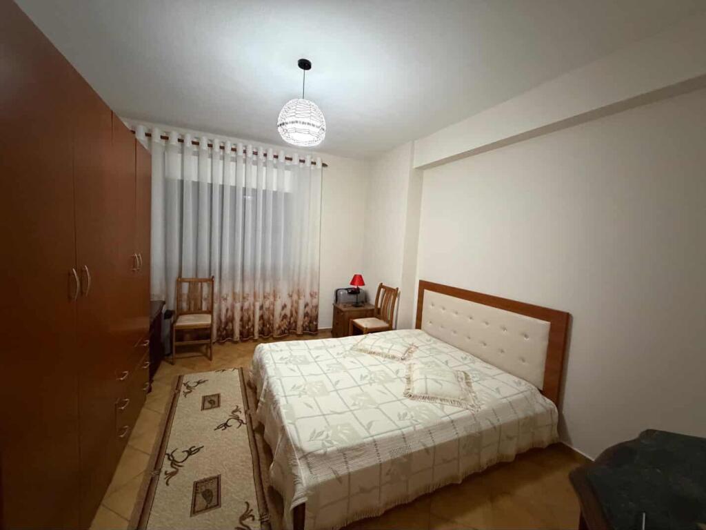 Apartament 2+1 me qira tek Komuna e Parisit!