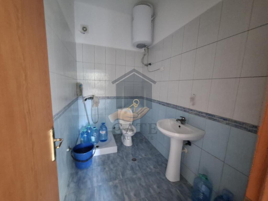 Ambient Biznesi për Qira – 46 m² – Kati 0 – Pranë Pallatit të Sportit, Durrës