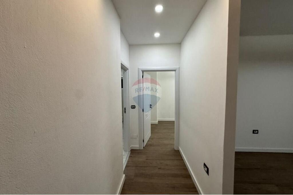 Apartment 1+1 for sale–Komuna Parisit. !