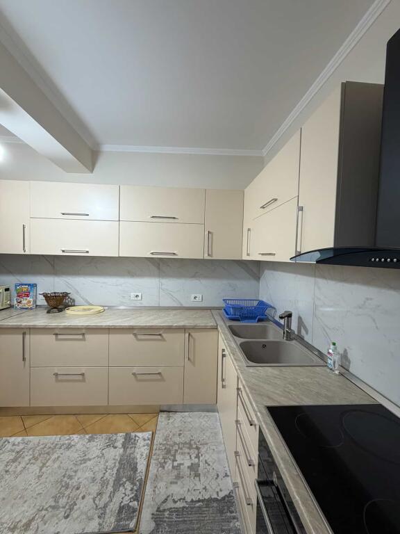 Apartament 2+1 me qira tek Komuna e Parisit!