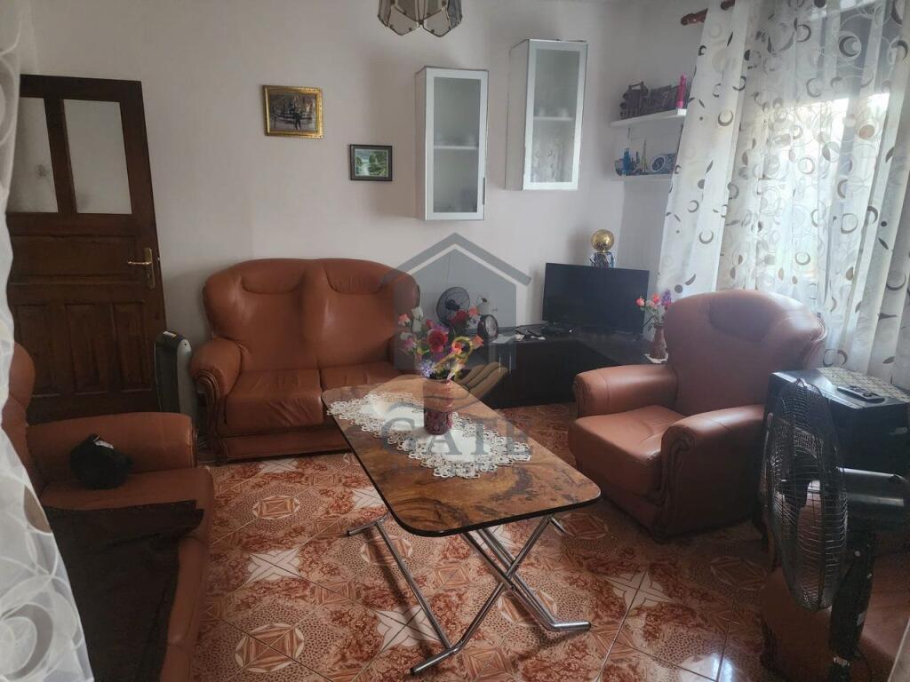 Shitet apartament 2+1 në Kavajë, pranë qendrës