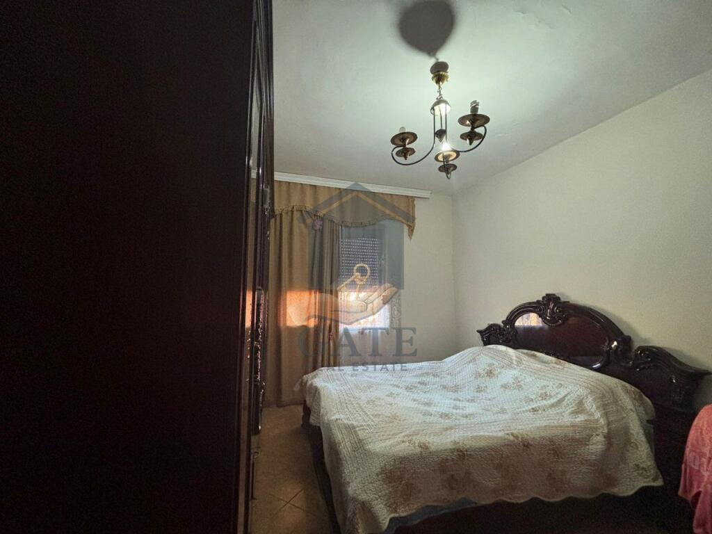 Shitet Apartament 3+1 Prane Stadiumit Niko Dovana