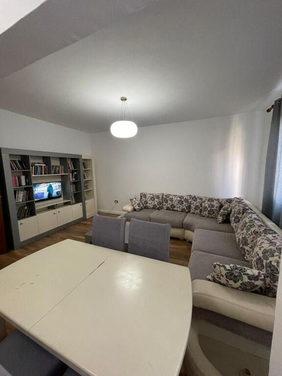 Jepet me qira apartament 1+1 në Allias!