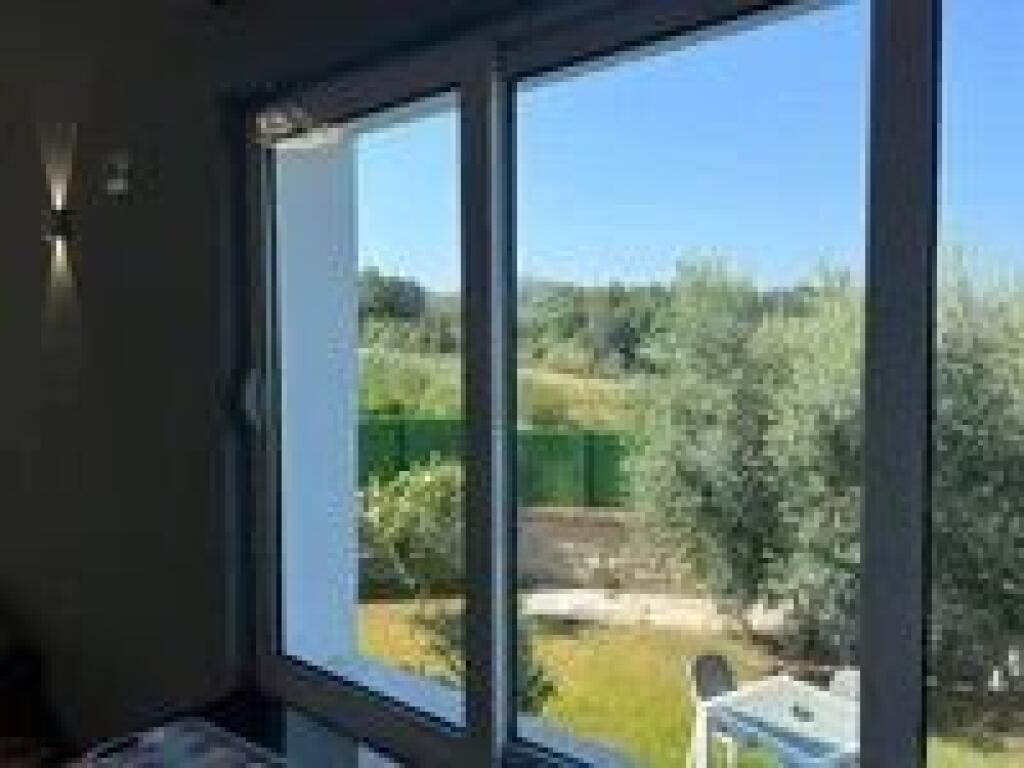 🏡 Vilë 3-katëshe me qira – Lundër, pranë TEG