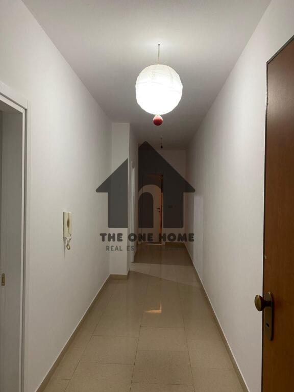 Qera Ap. 2+1+2 Bosh / Komune Parisit . Zyra &amp; Banim.