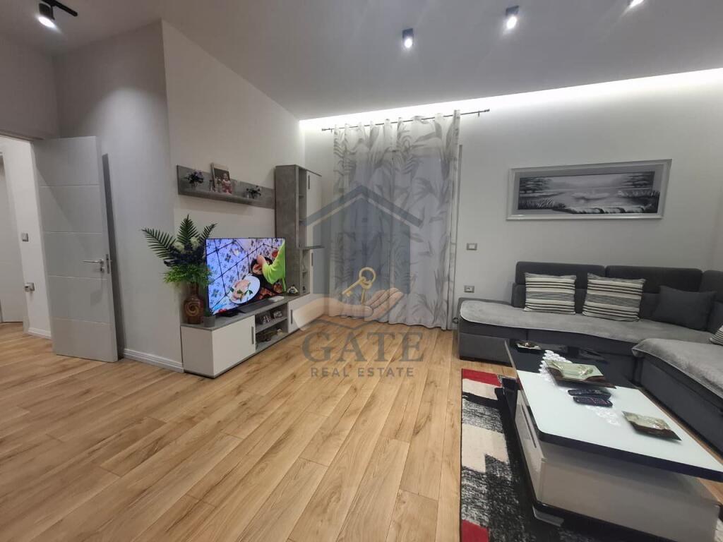 🏡 Shitet Apartament 2+1 + Garazh + Depo në Durrës, pranë Pallatit të Sportit