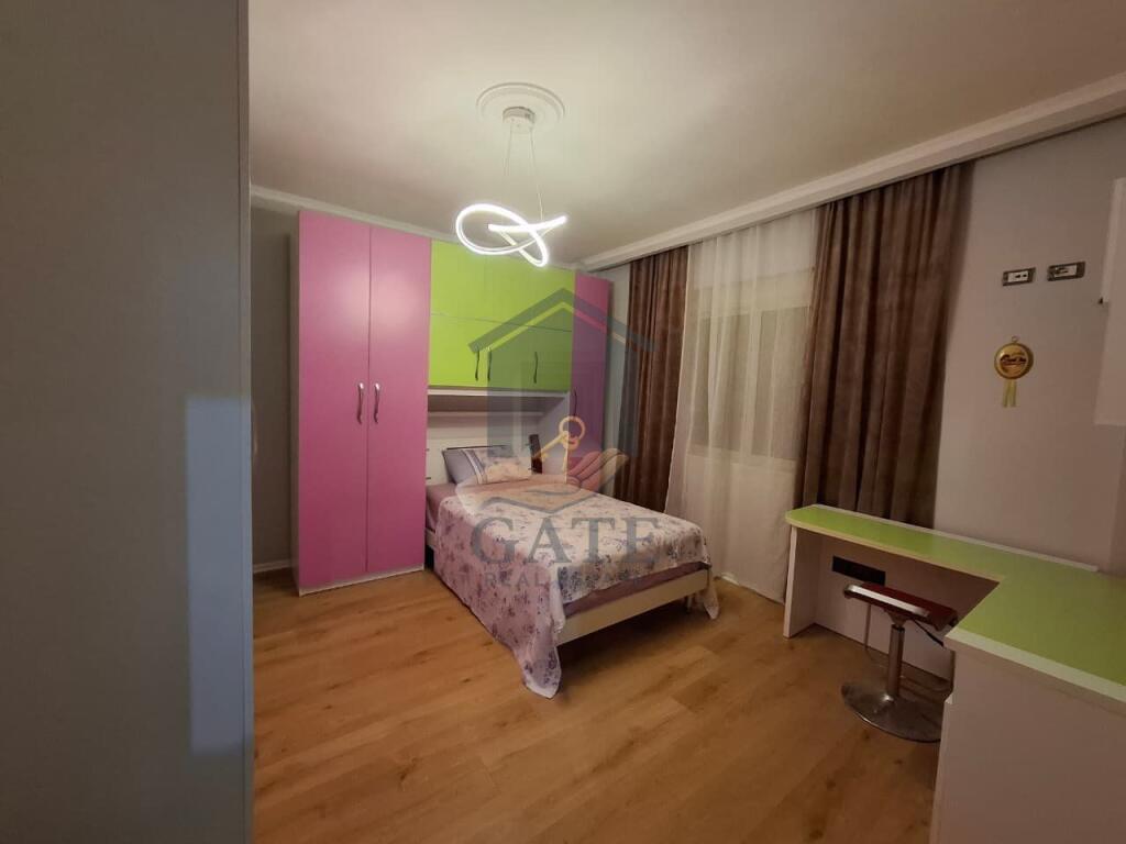 Shitet, Apartament 3+1+2+2, Prane Markates, Durres!