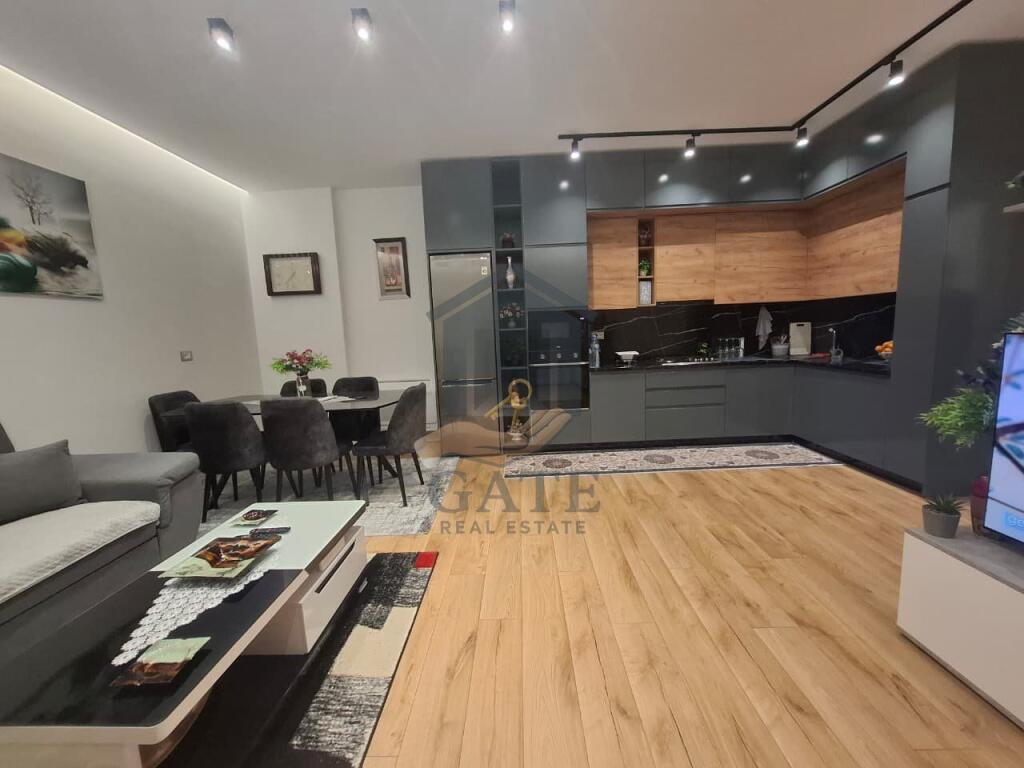 🏡 Shitet Apartament 2+1 + Garazh + Depo në Durrës, pranë Pallatit të Sportit