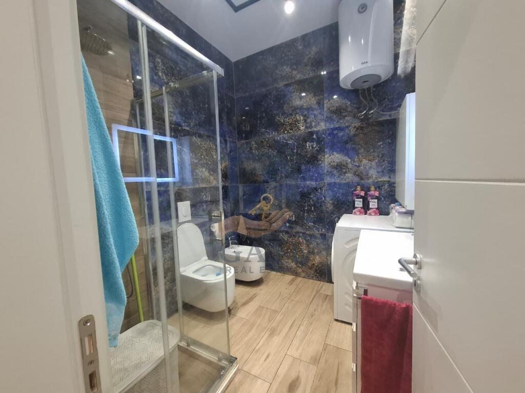 🏡 Shitet Apartament 2+1 + Garazh + Depo në Durrës, pranë Pallatit të Sportit