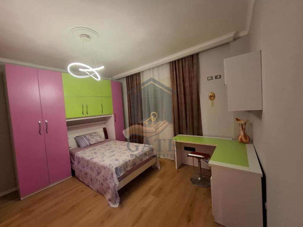 Shitet, Apartament 3+1+2+2, Prane Markates, Durres!