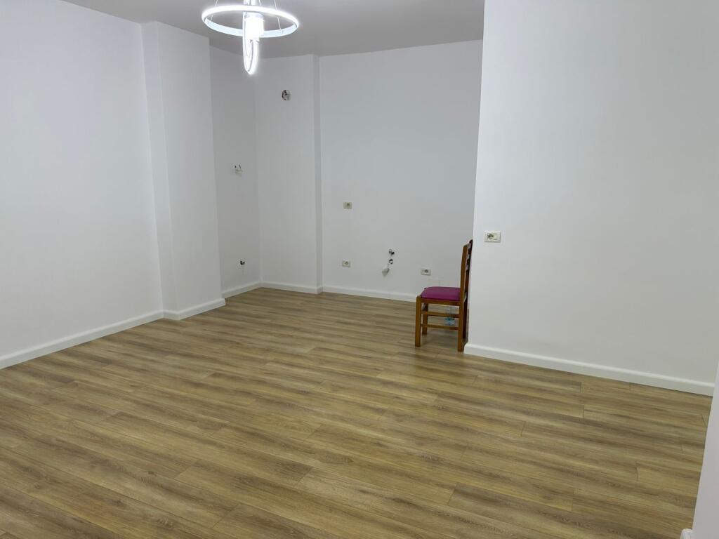 Shitet apartament 2+1 ne Astir tek Posta