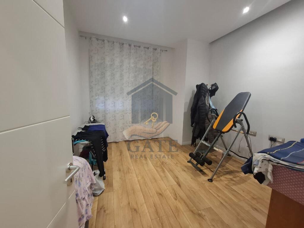 🏡 Shitet Apartament 2+1 + Garazh + Depo në Durrës, pranë Pallatit të Sportit