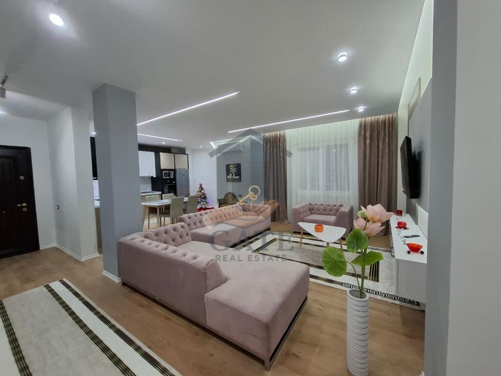 Shitet, Apartament 3+1+2+2, Prane Markates, Durres!