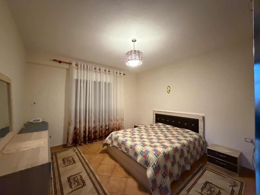 Apartament 2+1 me qira tek Komuna e Parisit!