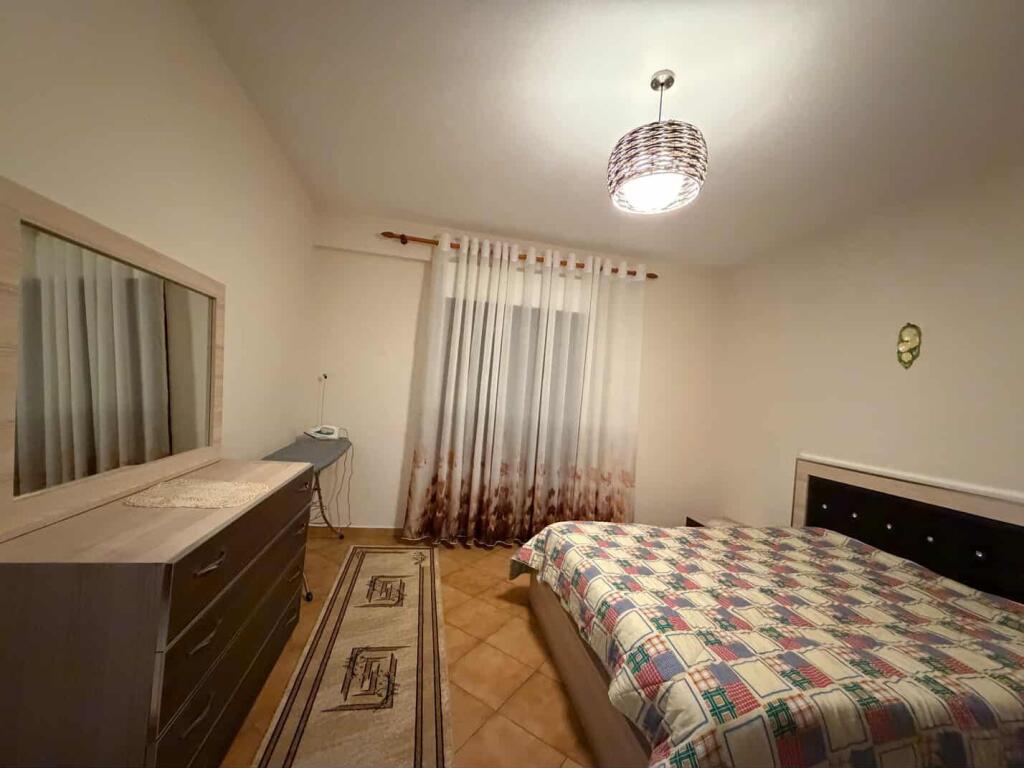Apartament 2+1 me qira tek Komuna e Parisit!
