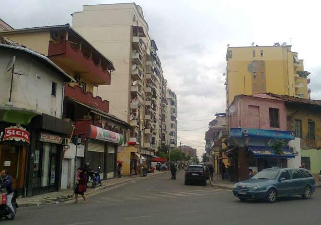 Jepet me qira ambient biznesi – Rruga Siri Kodra