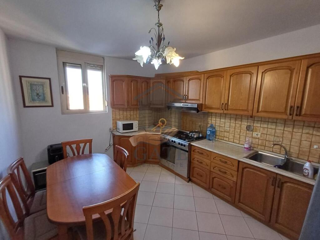 Shitet, Apartament 2+1+2, Ish Rajoni i Policise, Durres!