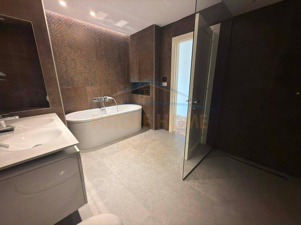 Shitet apartament+post parkimi Ambasador 3 , Air Albania Tirane