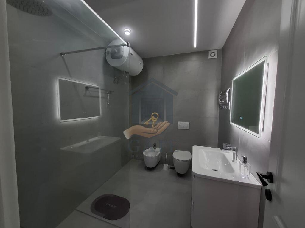 Shitet, Apartament 3+1+2+2, Prane Markates, Durres!