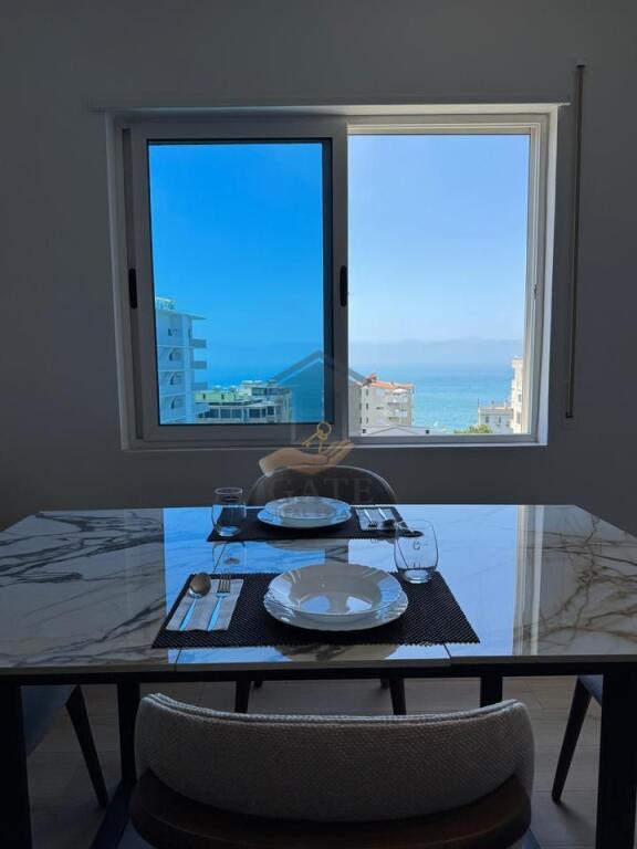 Jepet me Qira Apartament 2+1+2 Ballkone tek Shkembi Kavajes