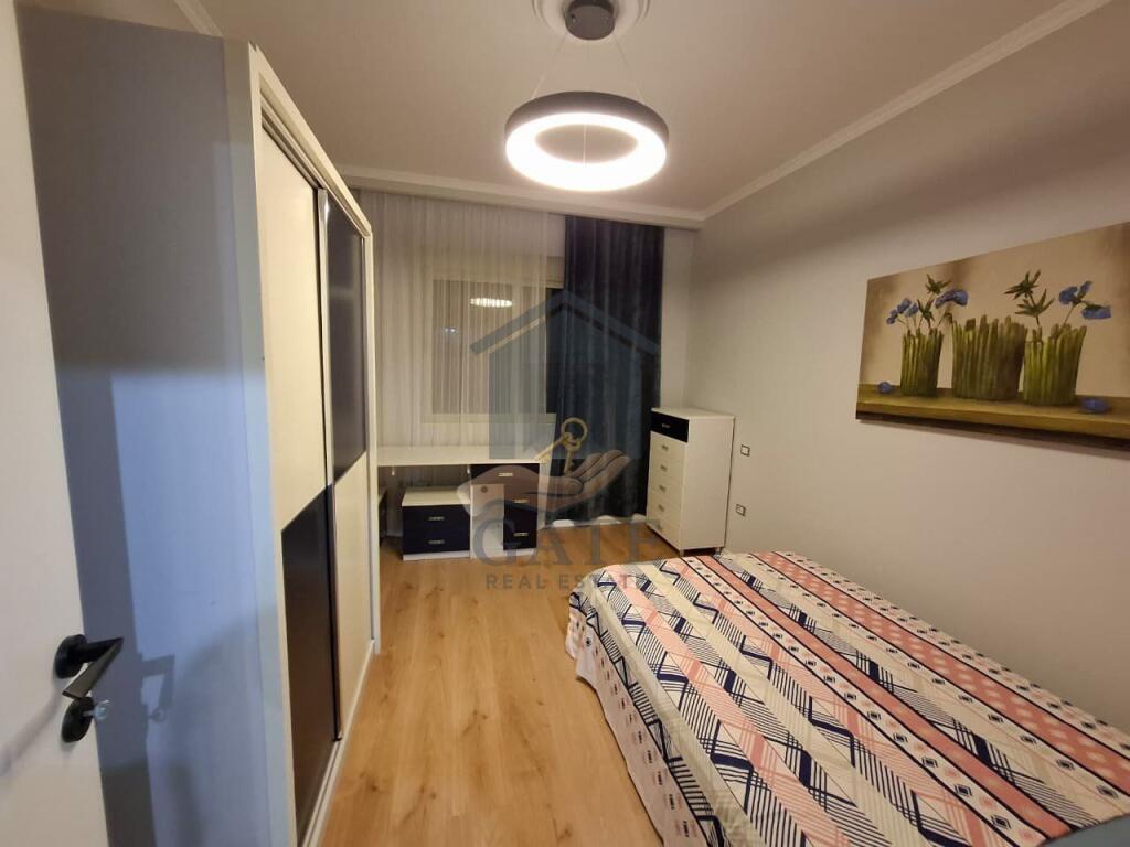 Shitet, Apartament 3+1+2+2, Prane Markates, Durres!