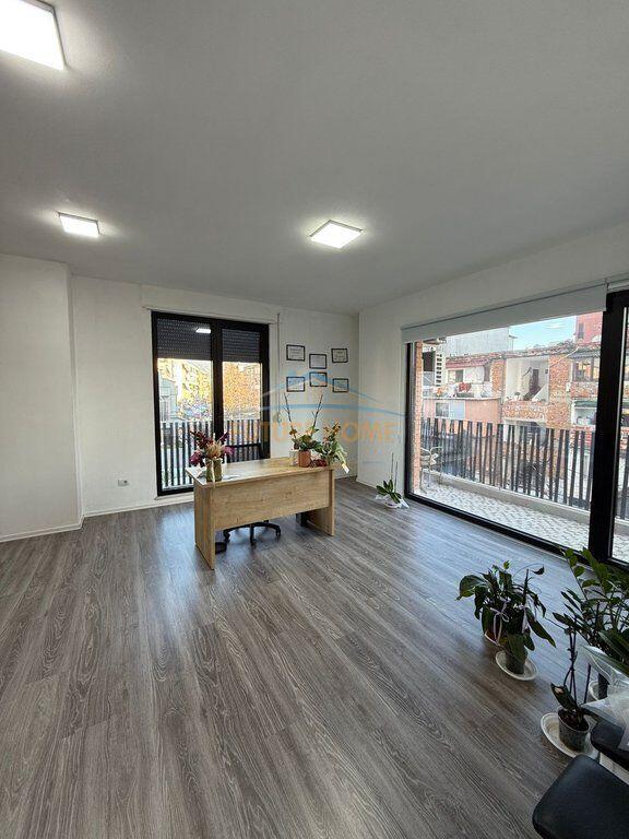 Apartament 1+1+Post parkimi, Rruga Qemal Stafa, Tiranë