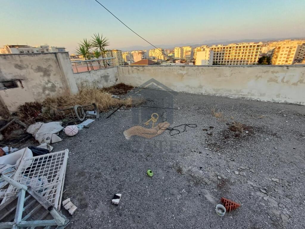 Shitet, Apartament 2+1+2, Ish Rajoni i Policise, Durres!